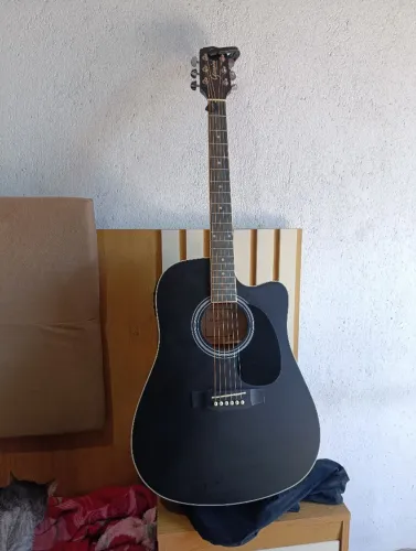 Violão giannini