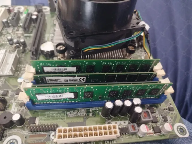 Kit placa mãe e i3-550 com 12 gb ram ddr3 1333 funcionando 