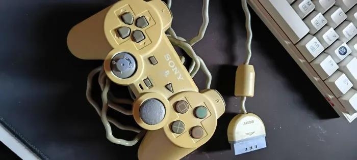 Controle ps one ps2 original funcionando branco amarelado 