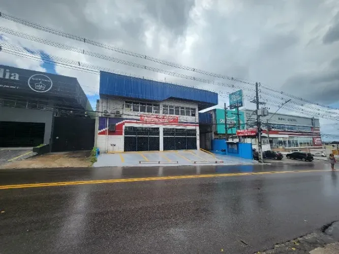 GALPÁO COM ESCRITORIOS E VAGAS DE GARAGEM 