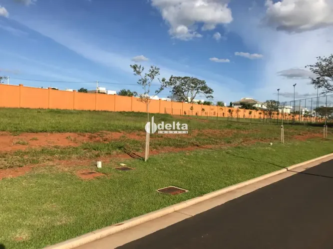 Terreno no Condomínio Alphaville I disponível para venda em Uberlândia MG