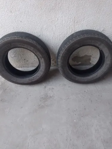 Pneu aro 16 de van ou caminhonete 