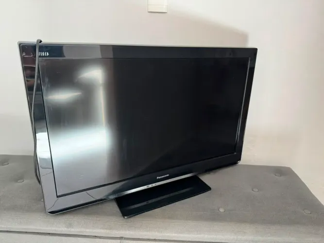 TV Panasonic 32" LCD