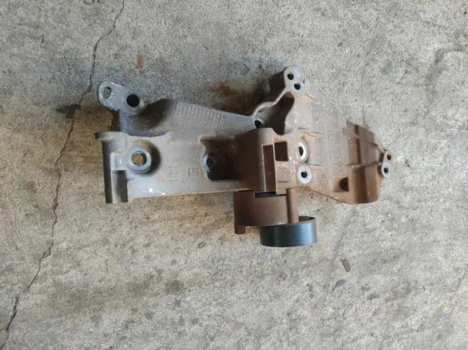 Suporte do alternador compressor Renault Megane 1.6