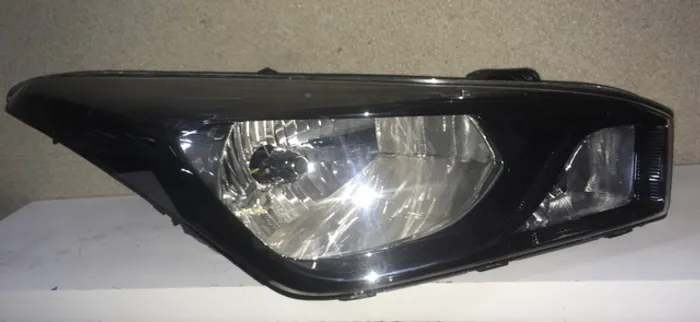 Farol HB20 máscara negra