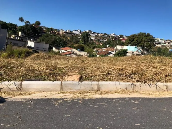 Lote de 280m² próximo ao centro de Formiga 