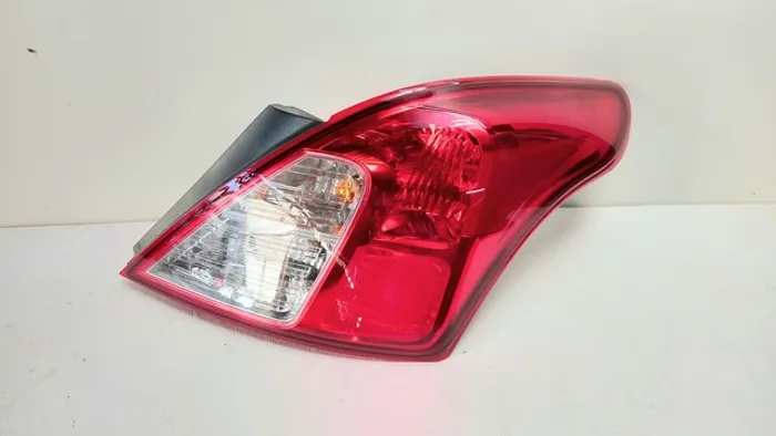 Lanterna nissan versa 13/20