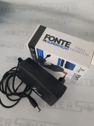 Fonte de alimentação, para monitor.  12 volts, 2,5 amperes.  Nova.