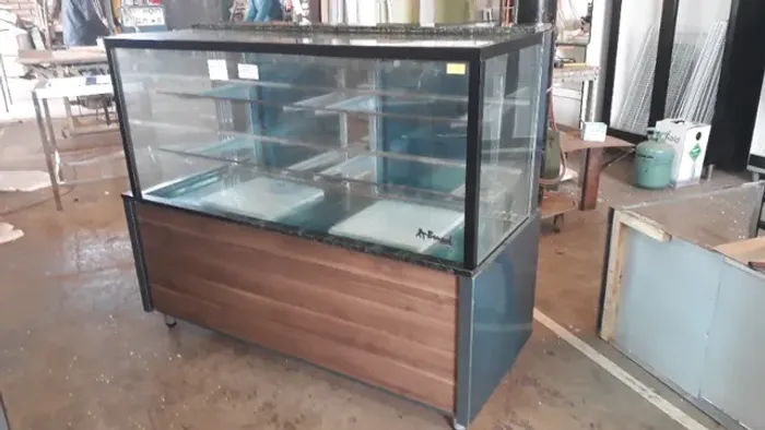 Confeitaria Expositora Refrigerada Inox BOX 1,50m