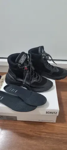 sneaker snow black, schutz, couro, 36, usado 1 vez