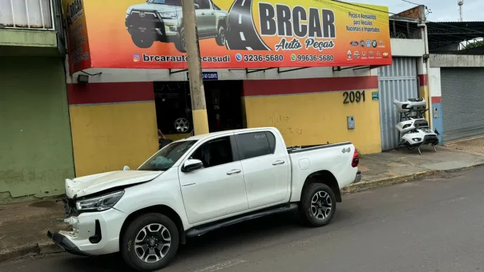 Hilux SRX, a mais top, 2023 com apenas 40 mil km (SUCATA)