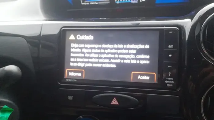 Ativação de Carplay com fios Yaris todos