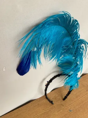 Tiara de pena azul