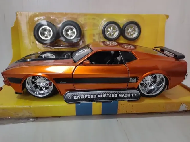 Miniatura Ford Mustang Mach1 1973 - 1:24 (20,5 cm) - JADA