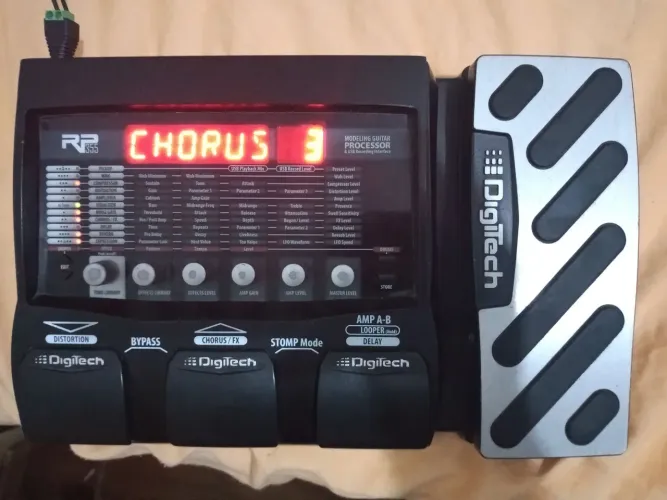 Troco ou vendo minha pedaleira digitech RP 355 analiso propostas 