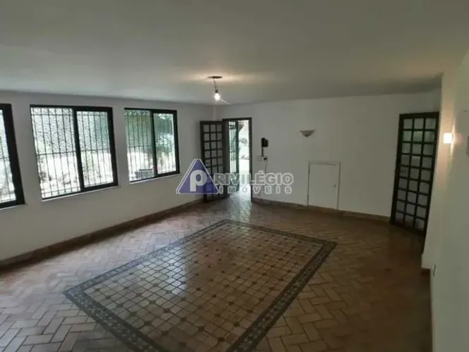 Majestosa casa triplex no Cosme Velho