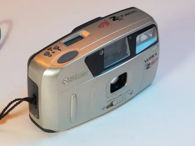 YASHICA EZ-MATE - KYOCERA