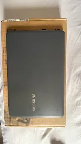 Notebook Samsung Essentials E20