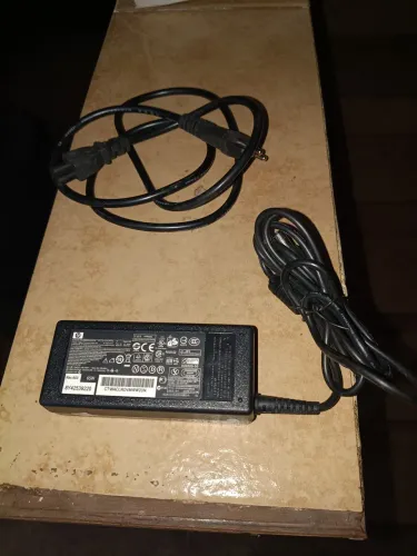 Carregador de notebook novo 