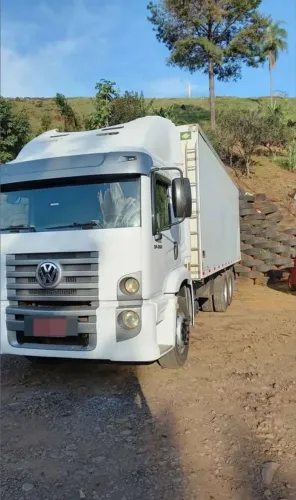  Volks Constellation 24250 baú 2011