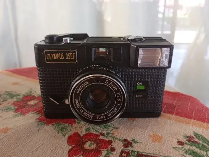 maquina fotografica antiga olympus analogica para decoração