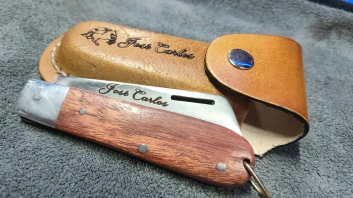 Canivete personalizado e com bainha em couro