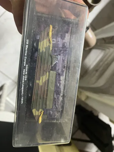miniatura de um veículo militar anfíbio DUKW 353, dos EUA (US Marine Corps)