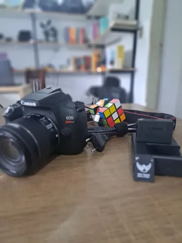  Canon  T7 + lente 18-55mm 