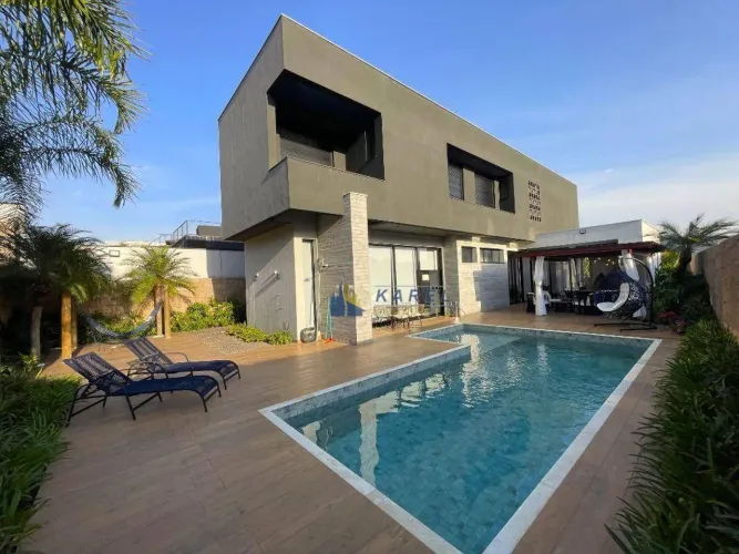 SOBRADO à VENDA MOBILIADO, NO INTERIOR, 4 SUÍTES, PISCINA, ÁREA GOURMET INTEGRADA em Cond.