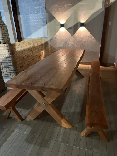 Conjunto Mesa de Jantar Rústica com Bancos