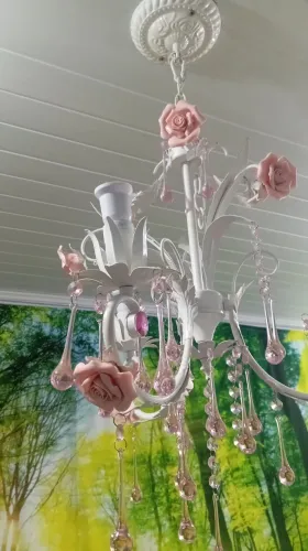 Lustre Chandelle Branco com Cristais Rosas