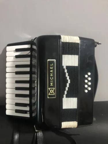 Sanfona 8 Baixos Michael (Seminova)