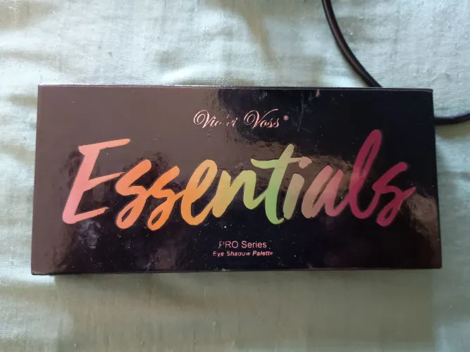 PALETA DE SOMBRAS VIOLET VOSS Essentials PRO Series | Tamanho normal | 10 pastilhas