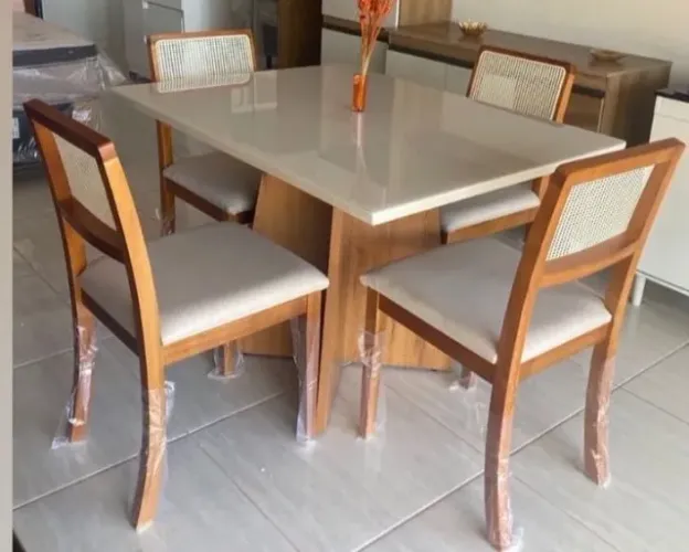 Mesa de Jantar Alice com 4 Cadeiras Rubi 120x80 (FAZEMOS ENTREGAS DF E ENTORNO)