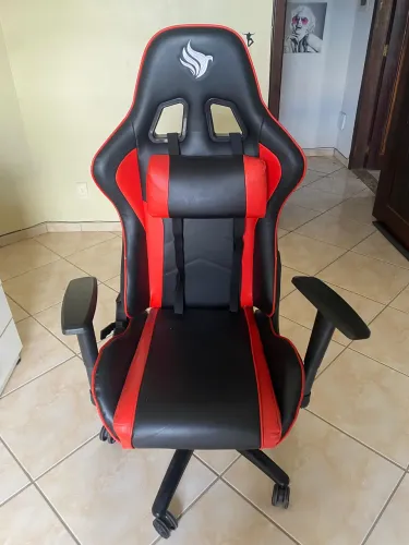 Cadeira Gamer Pichau praticamente nova!