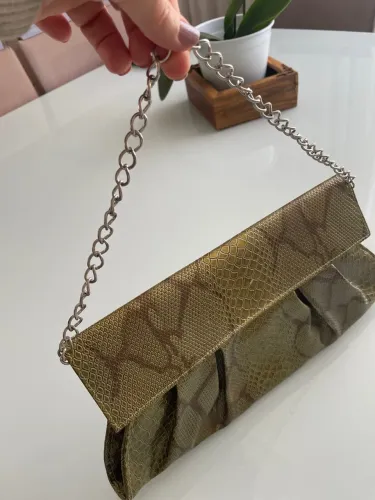 Bolsa Clutch Verde com Corrente