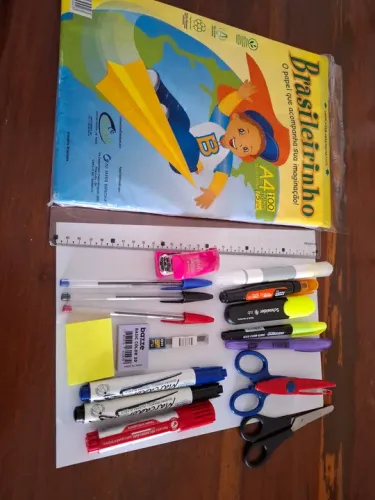 Kit de materiais escolares com canetão para quadro branco- Novo *Oportunidade 