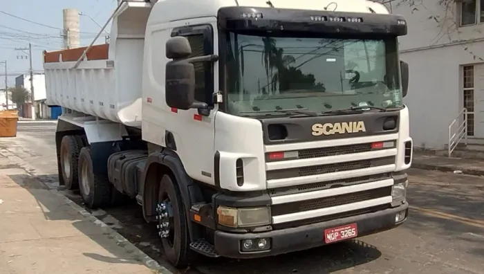 Scania P340 ano 2006, 6x2, caçamba de 10 ? de leque, em SP