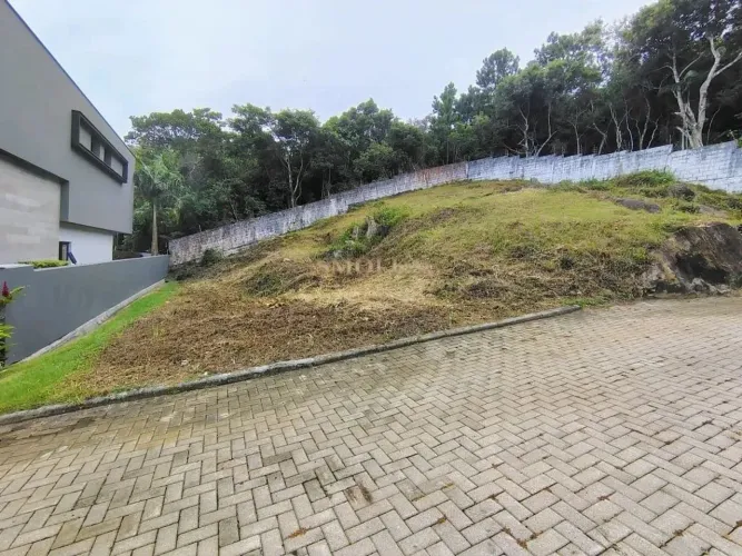 Terreno em Condomínio Fechado