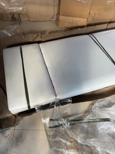 Mesa de atendimento branca nova