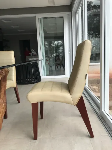 Vendo cadeira de madeira