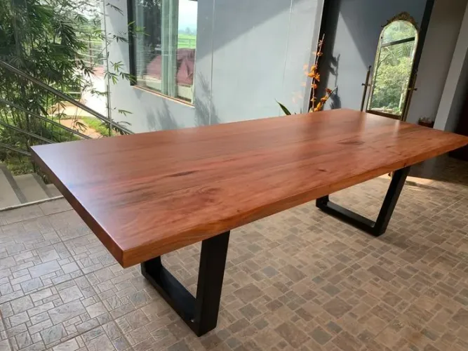 Mesa de Jantar Rústica em Madeira Maciça