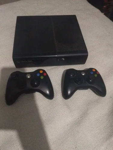 Xbox 360 super slim - bloqueado em ótima condição 