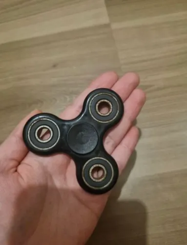 brinquedo fidget spinner preto