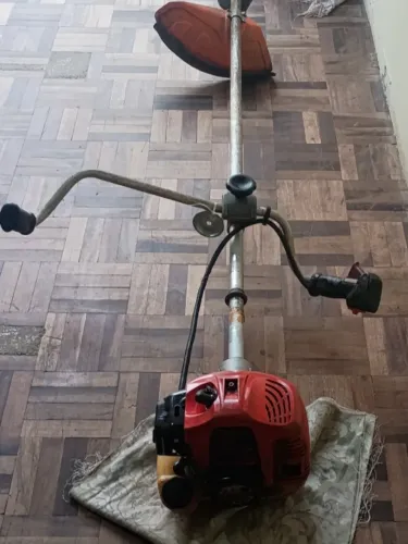 Roçadeira toyama 