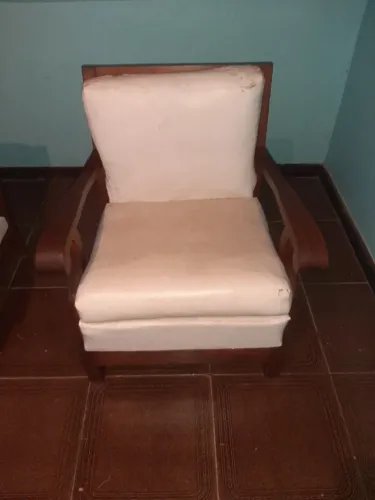 Duas Poltronas em madeira maciça - Móvel Antigo - no estado.