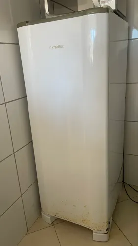 Vendo Geladeira Esmaltec