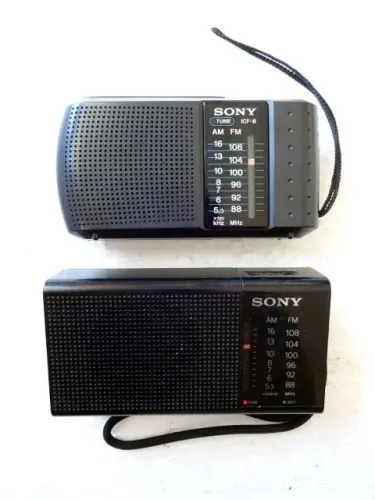 Radio Portatil Sony ICF-P36 e ICF-8 - AM/FM e outros (Itens para Colecionador / Decoração)