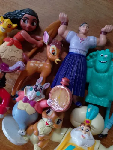 Lote 10 bonecos miniaturas Disney