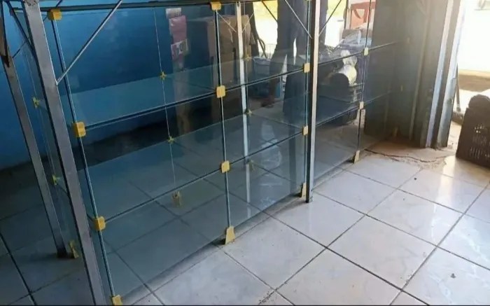 Vitrine de Vidro Balcão de Vidro com 12 divisórias